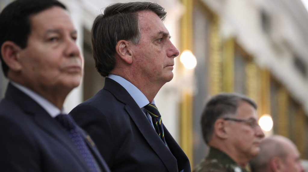Por que Bolsonaro ainda governa?
