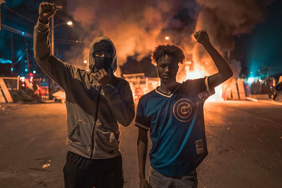 O levante antirracista incendeia a América