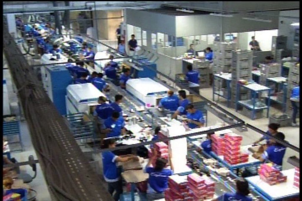 Em meio à reabertura econômica, fechamento de fábricas atinge operários da indústria calçadista cearense: É preciso barrar as demissões em massa!