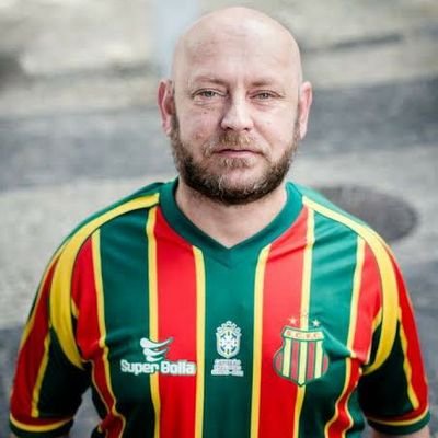 Luiz Antonio Simas, sobre a retomada do campeonato: “Estamos assistindo ao assassinato da cultura do futebol”