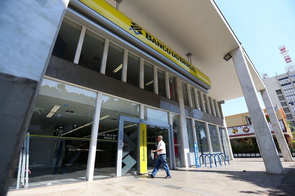 MP 936 é aprovada na Câmara com ataque à jornada de 6 horas dos bancários!