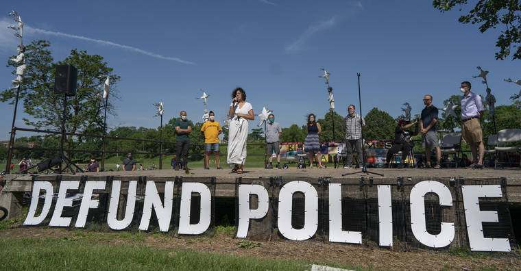 Prefeitura faz grandes promessas em resposta à rebelião de Minneapolis