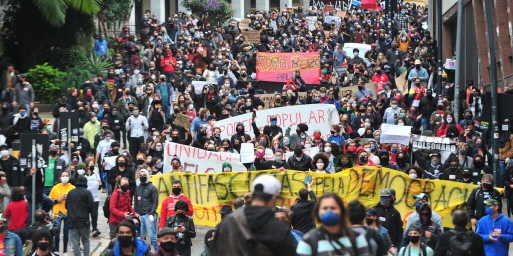 Neste domingo, quem mandou nas ruas de Porto Alegre foi a oposição ao Bolsonaro