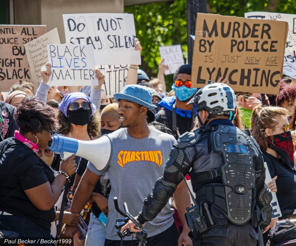 ¡¡¡Alto a la represión contra la comunidad negra y contra el racismo en los Estados Unidos!!!