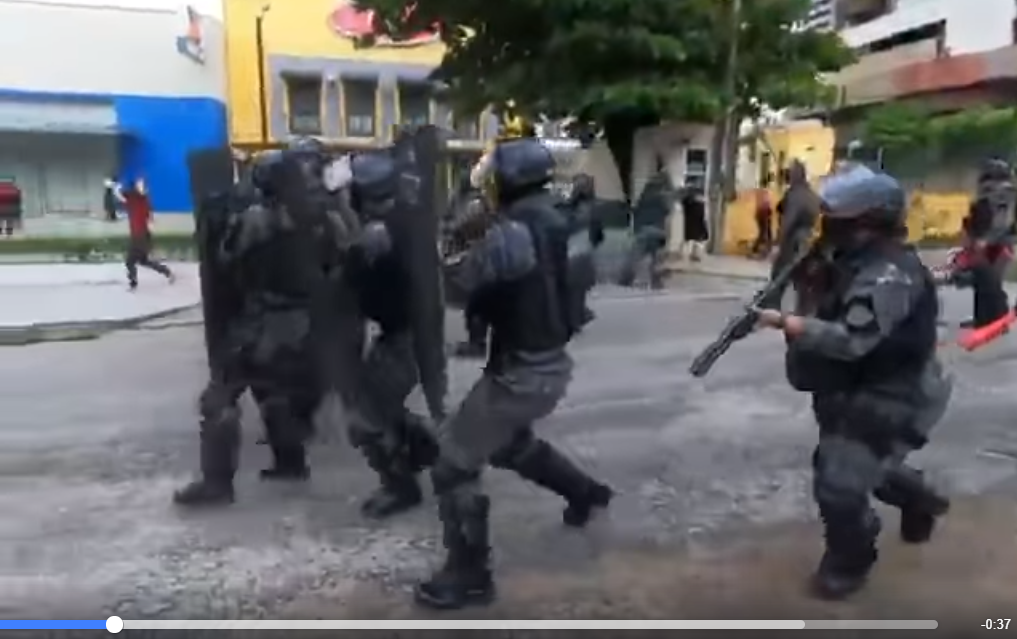 Repressão em Fortaleza impede manifestação contra Bolsonaro
