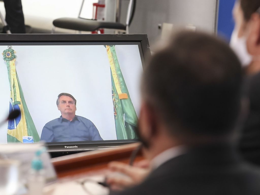 Combinação de crises aproxima o Brasil do caos