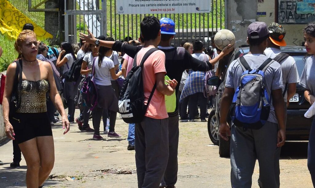Retorno às aulas em São Paulo: um exemplo da política genocida para o país