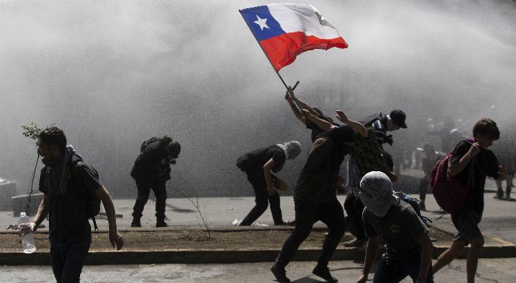 Dia histórico no Chile: governo perde votação sobre fundo de pensão