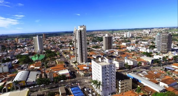 O estrago que o discurso da “gripezinha” faz no interior do país