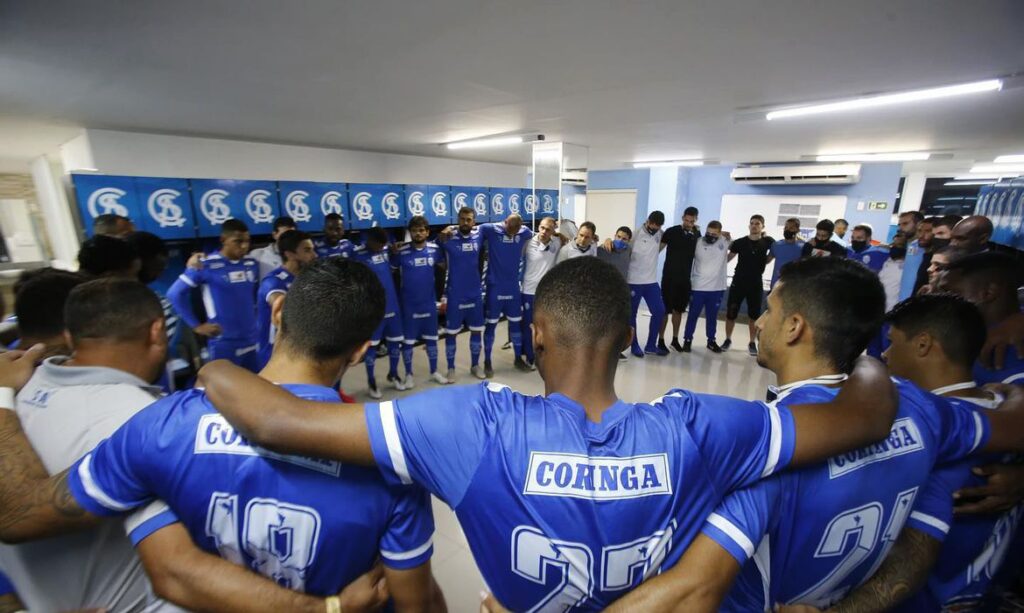 Futebol: o exemplo para não voltar às aulas