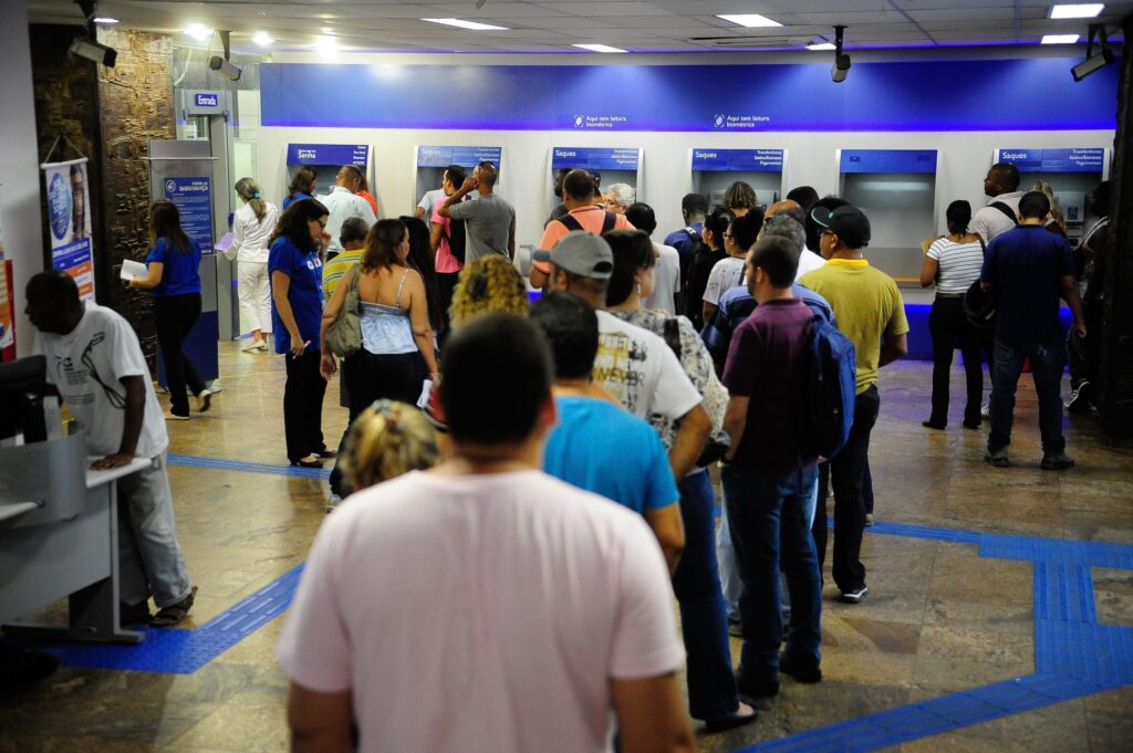 MP 955: governo quer privatizar cadastro de até 120 milhões de pessoas, de programas sociais