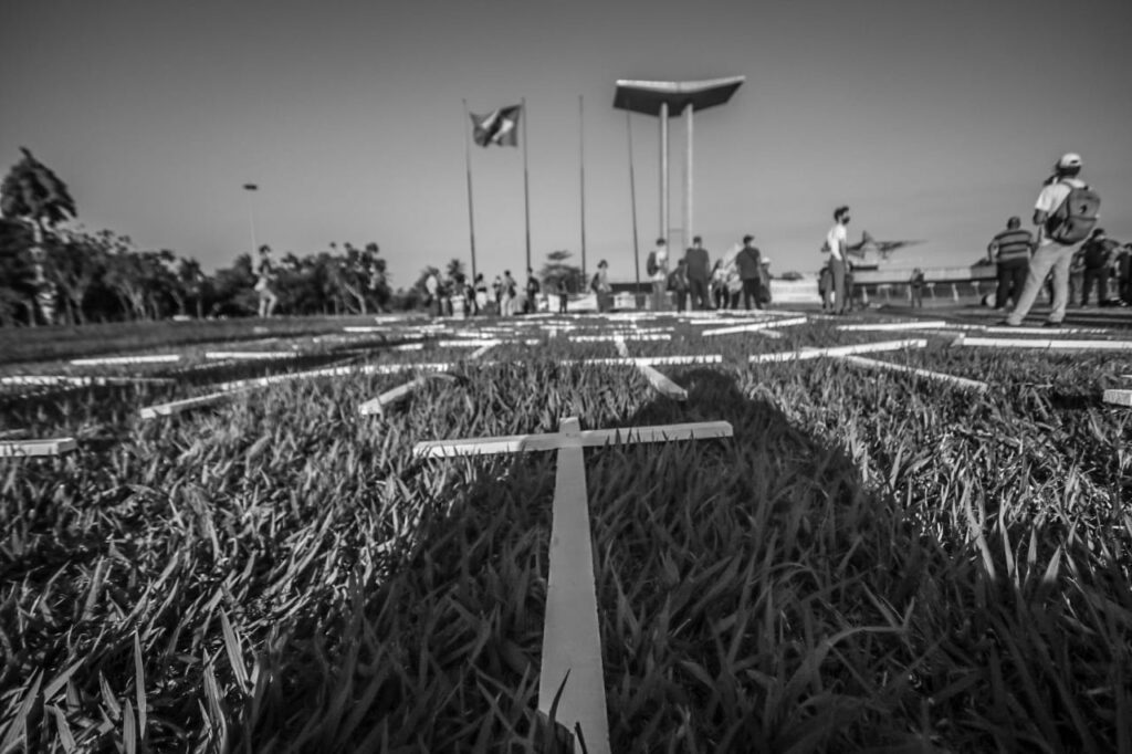 Cem mil vidas perdidas: não aceite “o novo normal”