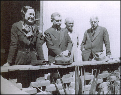 O que foi a Comissão Dewey? Como Stalin e Trotsky se comportaram nos julgamentos de Moscou?