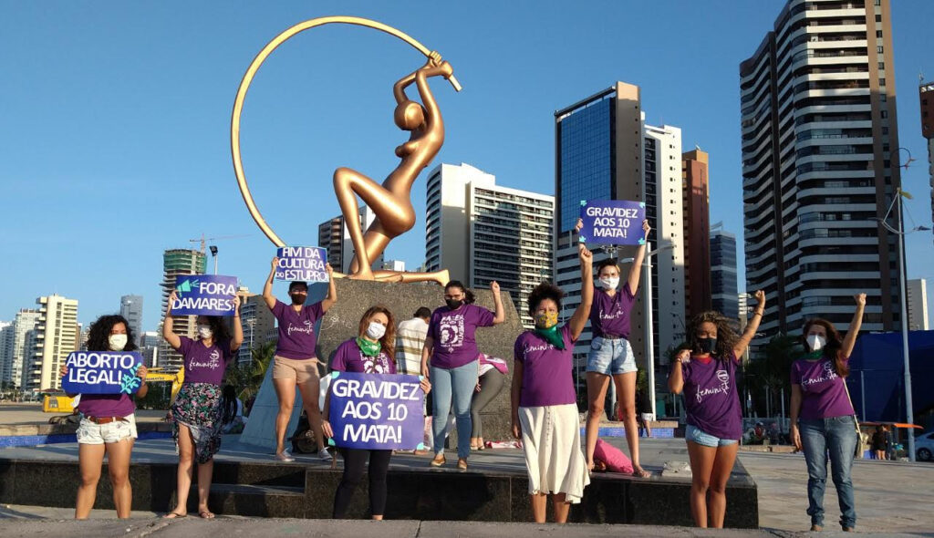 Em Fortaleza, feministas vão às ruas denunciar o estupro e a violência contra crianças e adolescentes