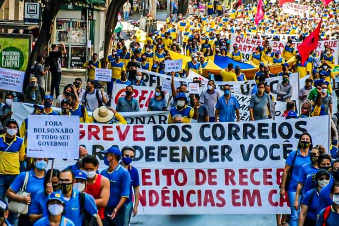 Em greve há um mês, trabalhadores dos Correios vão a Brasília nesta segunda, acompanhar julgamento do dissídio
