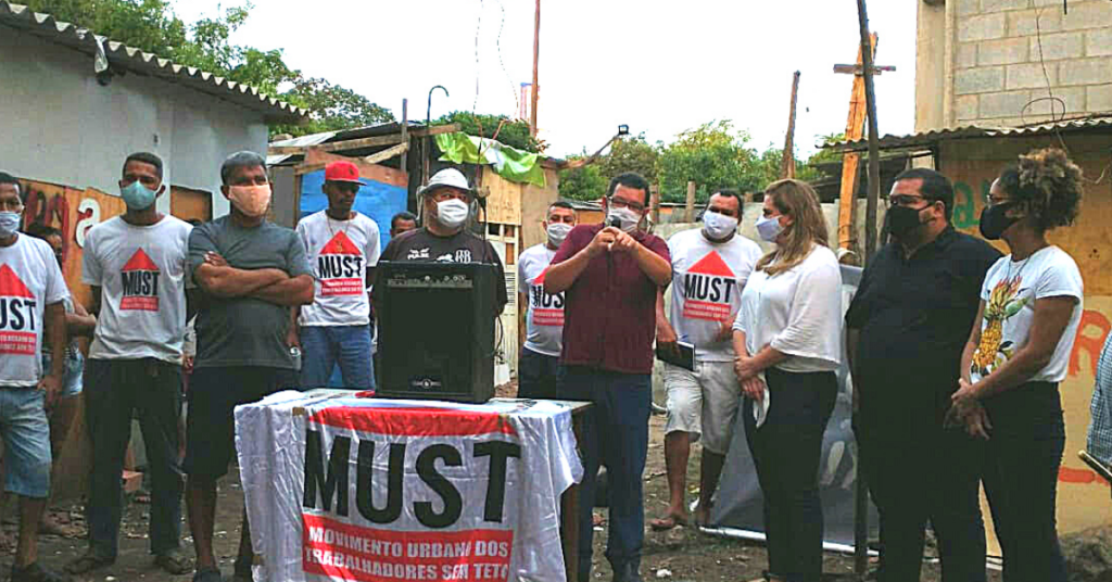 Marília Arraes, pré-candidata à prefeita do Recife pela Frente de Esquerda (PT-PSOL), visita ocupação do MUST