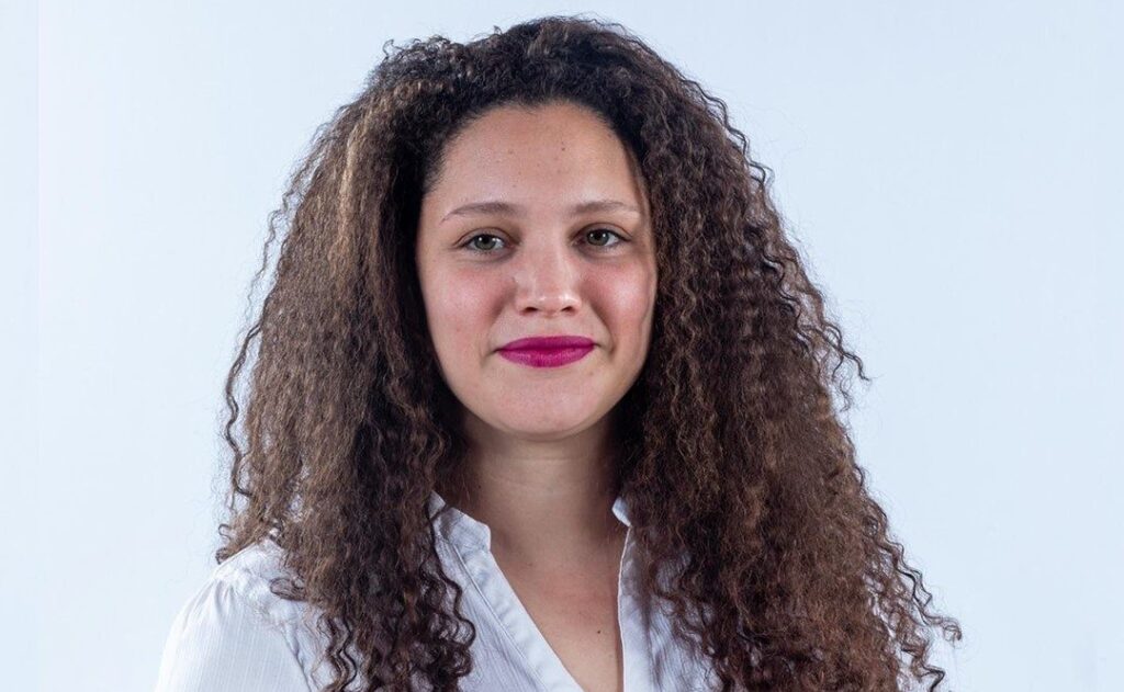 Conheça a única mulher de esquerda que vai enfrentar os poderosos no debate da Band hoje, em São José dos Campos