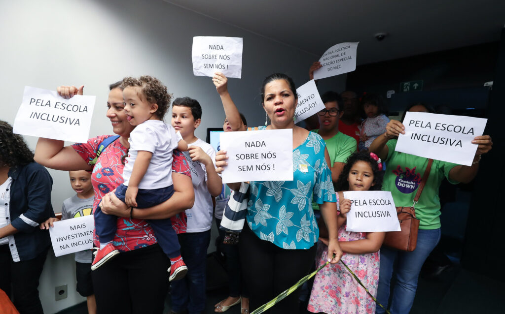 A nova política de educação para pessoas com deficiência é um grave ataque do governo Bolsonaro