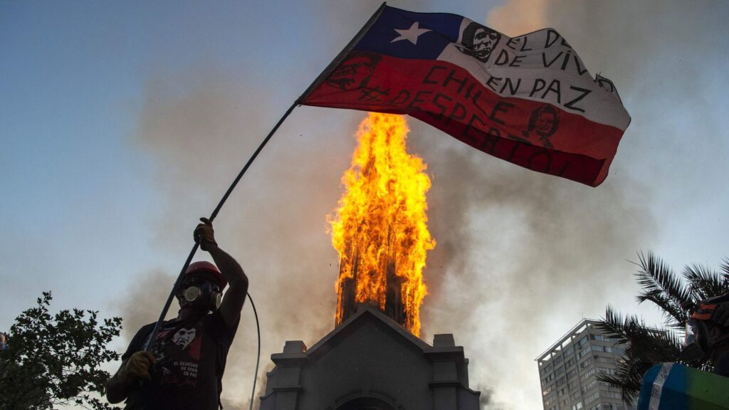 A um ano do 18 de outubro, manifestações por todo o país