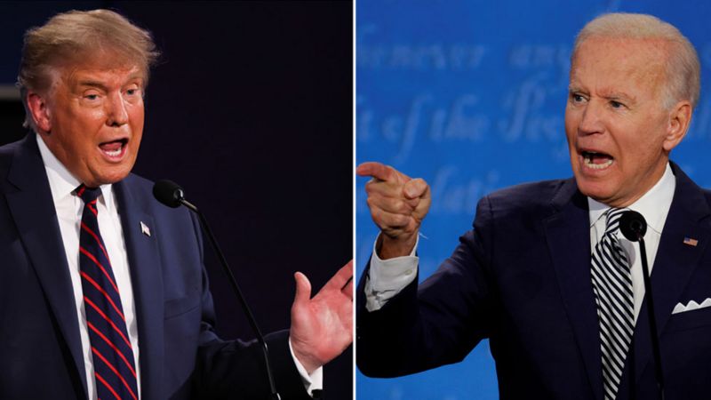 Imagem está dividida. Do lado esquerdo, Trump. à direita, Biden.