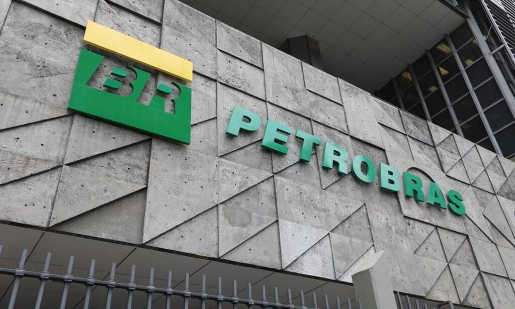 PEC 32 embute uma minirreforma trabalhista para trabalhadores das estatais