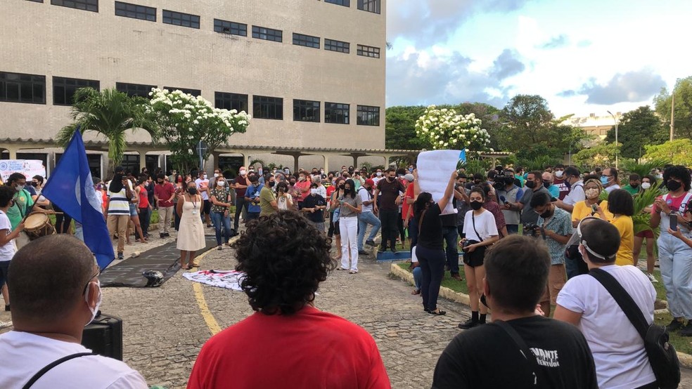 Na UFPB, golpismo não se cria!
