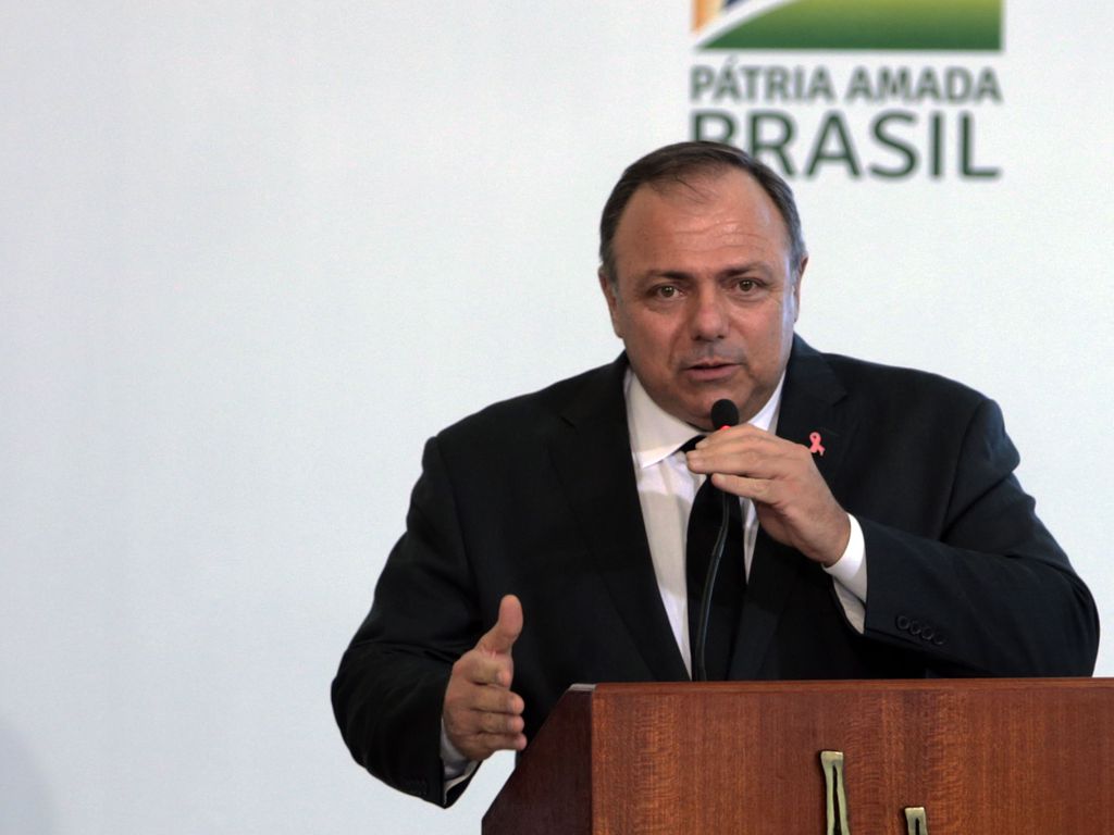 Governo Bolsonaro: a vacinação ou a queda