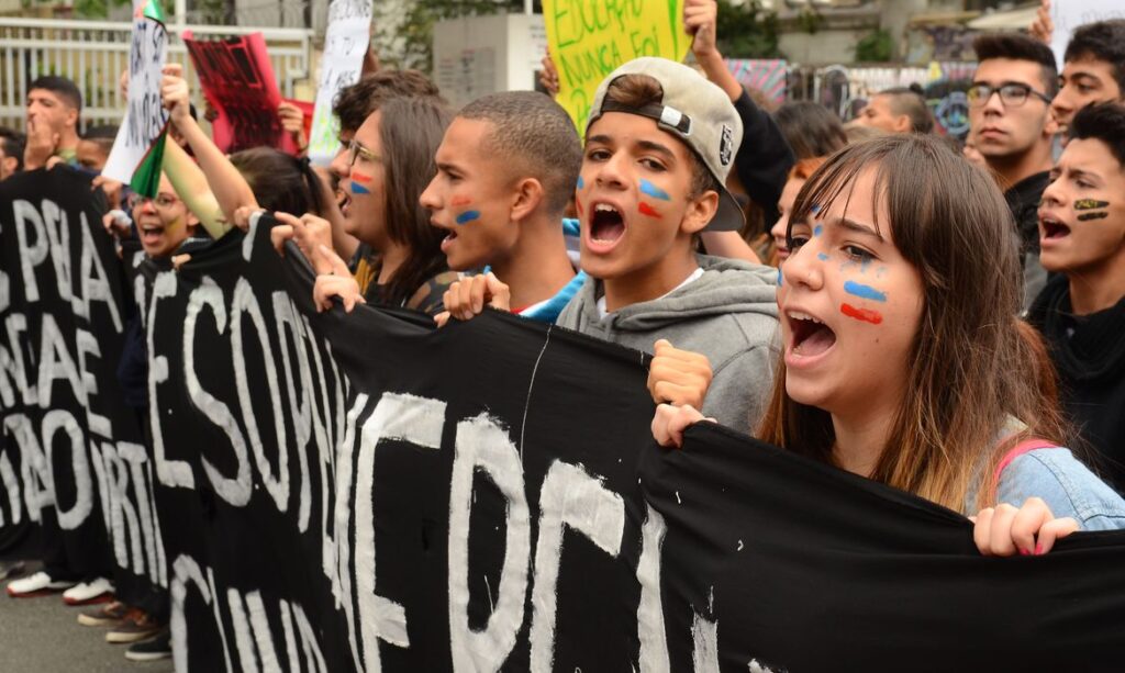 Escola pública em 2021: trincheira de resistência pelas vidas