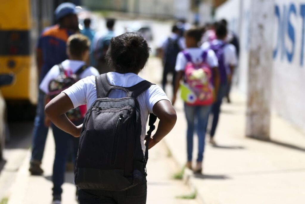 Quem defende a Educação?