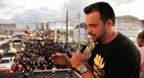 Solidariedade ao dirigente sindical e policial civil de Pernambuco Áureo Cisneiros