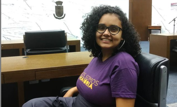 A cabeça onde os pés pisam: Por que a vereadora Iza Lourença vai doar parte do seu salário