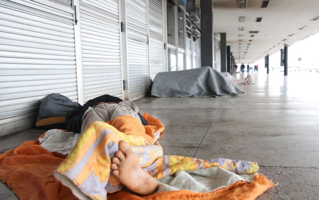Two hundred thousand deaths, unemployment, and misery: Bolsonaro is breaking the country