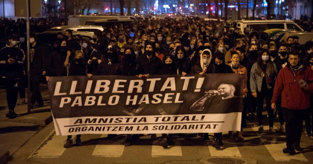 Estado Espanhol: crescem as manifestações pela liberdade de Pablo Hasél