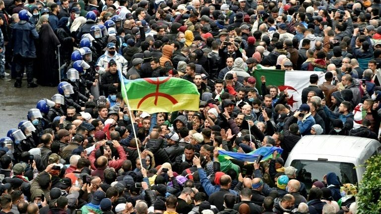 Argélia: Aniversário de dois anos do Hirak anuncia retomada das mobilizações