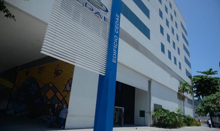 O elo entre a crise do Rioprevidência e a privatização da Cedae