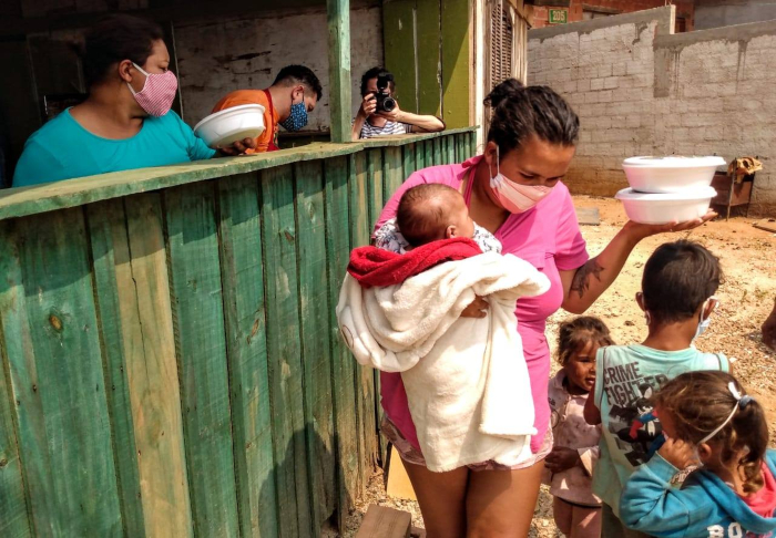 Enquanto Bolsonaro atrasa e reduz valor, proposta do PSB no Recife é mais um pífio auxílio emergencial temporário