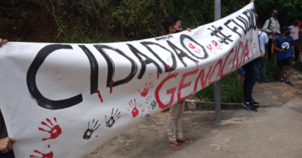 Bolsonaro é recebido com protestos em Belém e Manaus