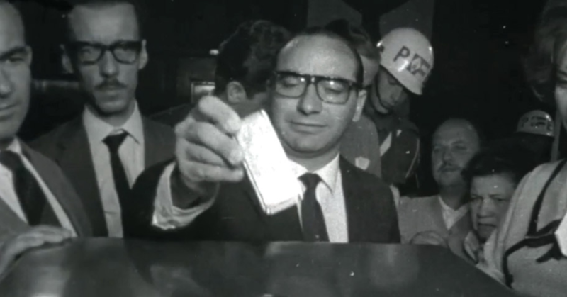 “Golpe de ouro”: como a classe média brasileira doou até alianças para apoiar a ditadura