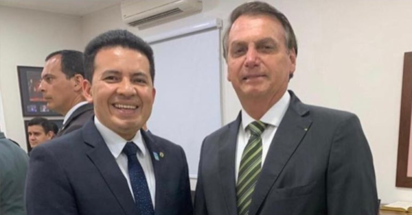 Ignorando mortos de janeiro, deputados aprovam título de cidadão amazonense para Bolsonaro