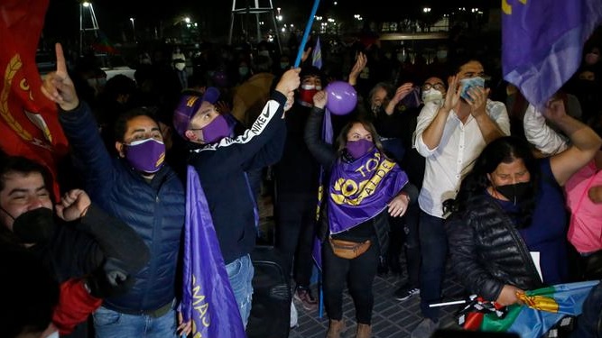 Chile ratifica rejeição ao neoliberalismo em eleições históricas para mulheres e povos originários