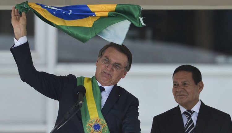 As Forças Armadas e os entulhos do autoritarismo: Bolsonaro e o Clube Militar