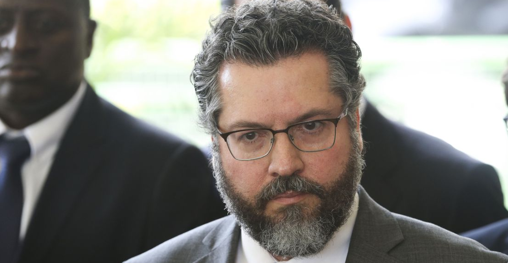 O universo paralelo de Ernesto Araújo