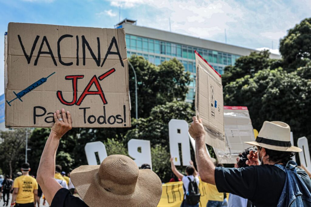 Sem vacina para todos, mudança no perfil etário das vítimas vem se acentuando semana a semana
