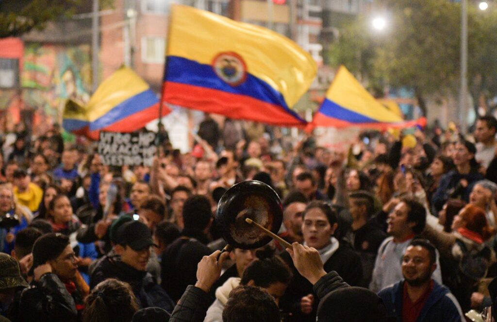 10 propostas para superar a crise colombiana