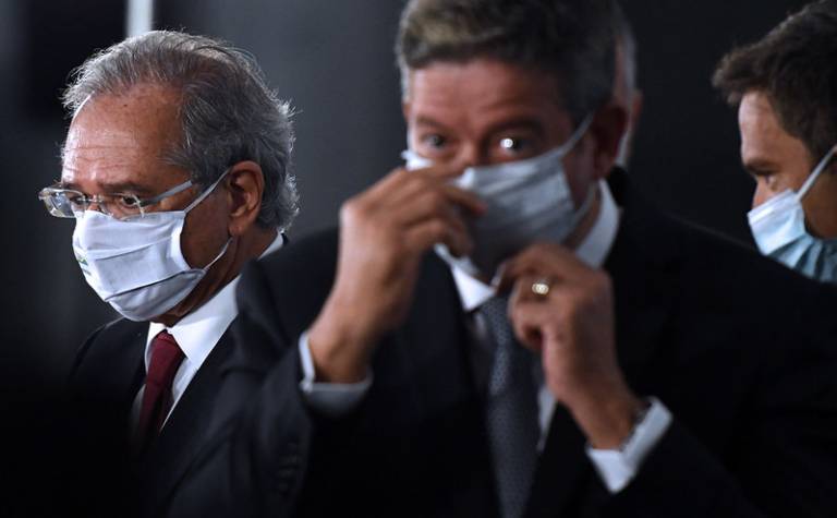 Governo negocia votos para aprovar a PEC 32. Por uma greve unificada dos servidores, para derrotar a reforma administrativa