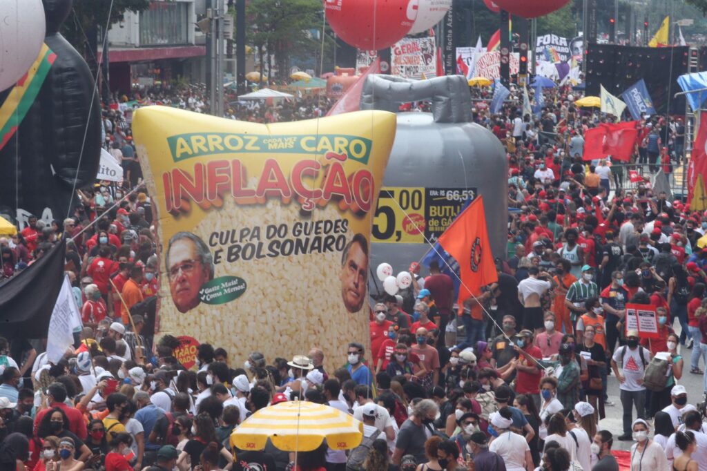 Sexto grande ato pelo Fora Bolsonaro leva 700 mil pessoas às ruas no Brasil e no exterior
