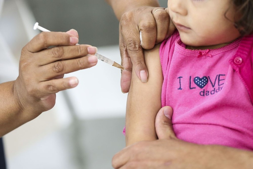 Imunizar crianças é uma necessidade urgente