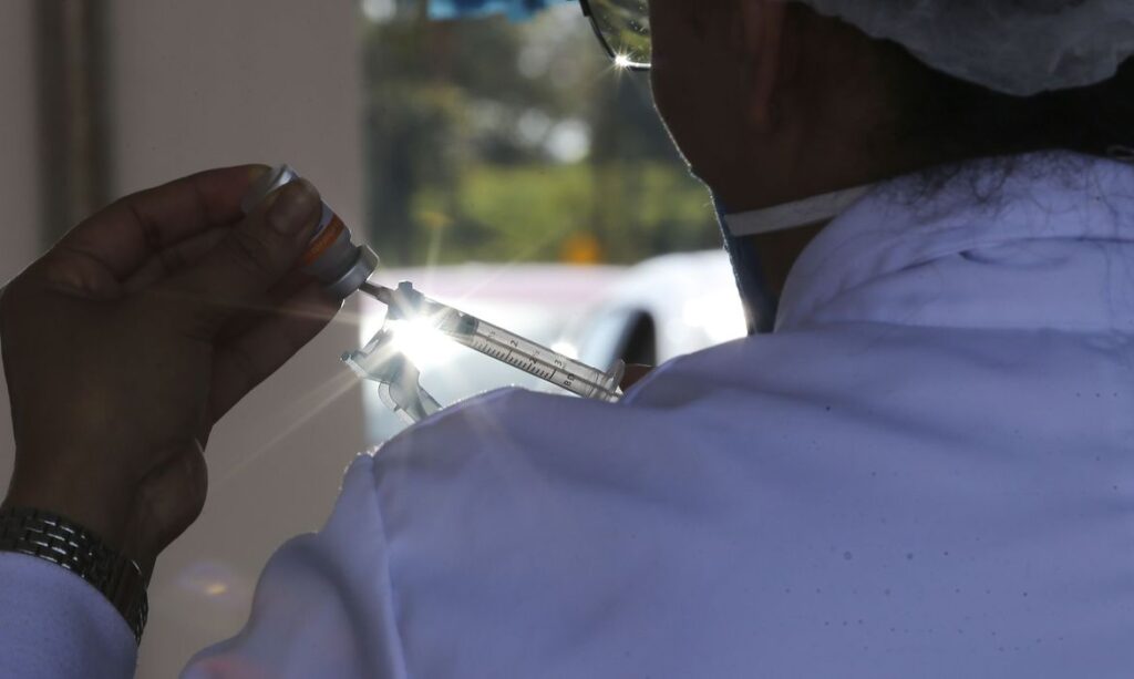 Portaria do governo que impede demissão de trabalhador sem vacina deveria ser declarada inconstitucional