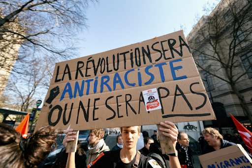 Contra Le Pen e as políticas liberais, resposta social e antifascista!