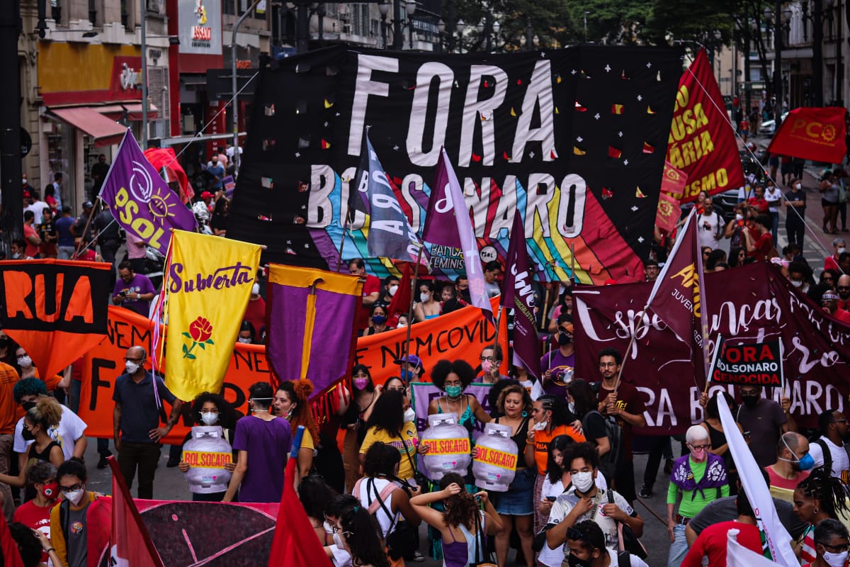 Foto de protesto, com faixa Fora Boslonaro